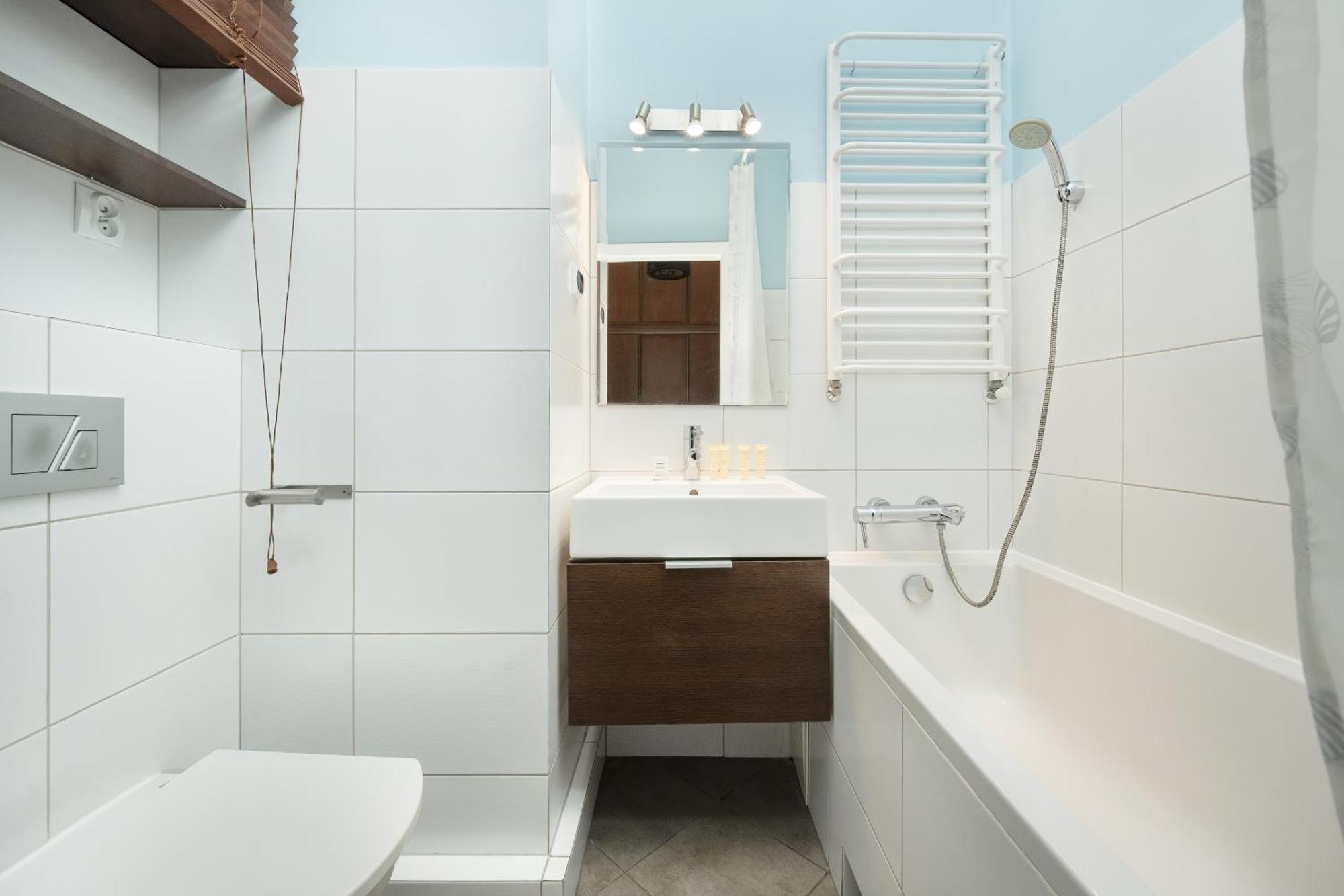 Apartament Komfortowy Blisko Rzeki We Wroclawiu Z Biurkiem I Wanna By Renters Wrocław